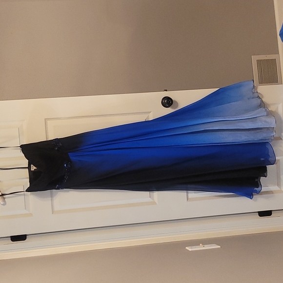 Cache Prom Dress! - Picture 3 of 7